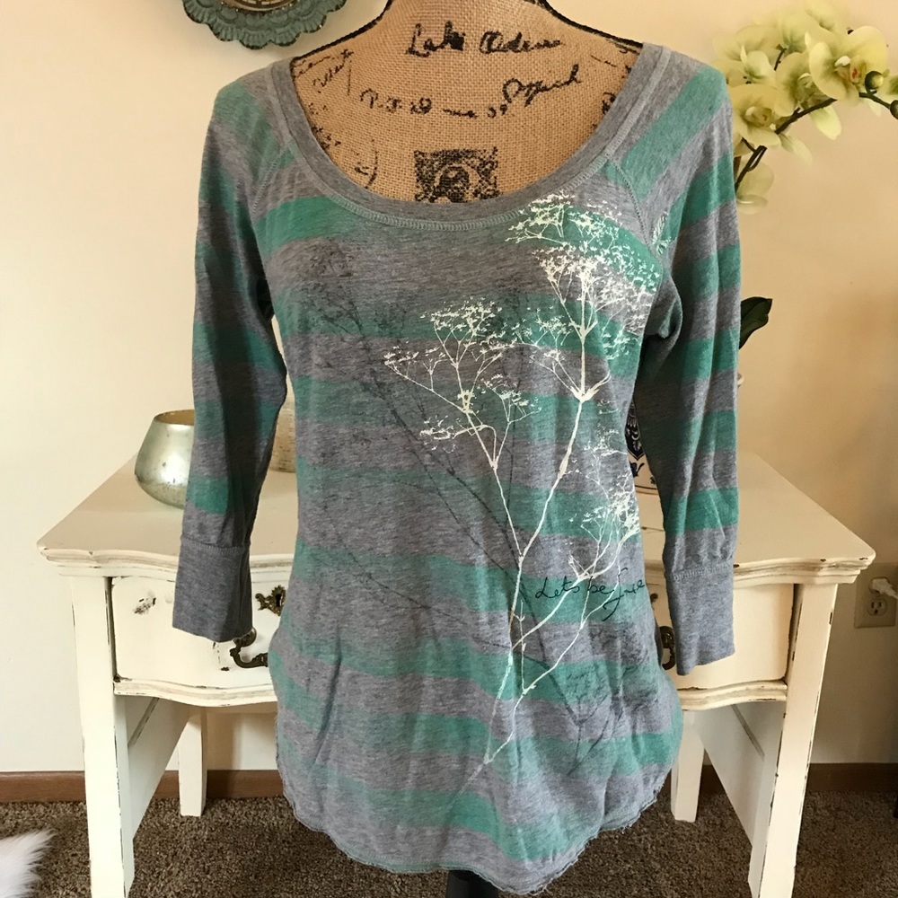 Grey & teal green 3/4 sleeve American Eagle shirt